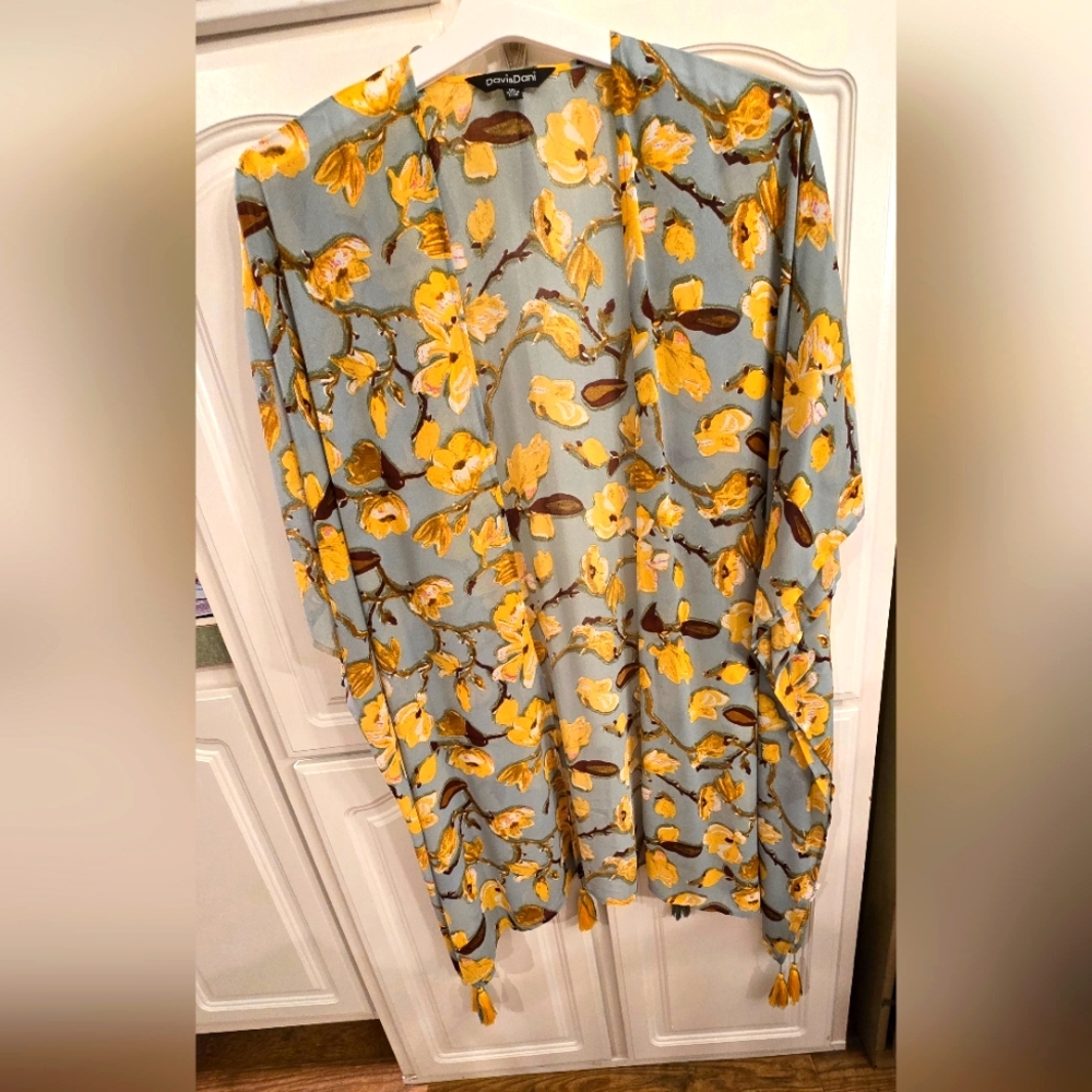 Davi & Dani Floral Kimono